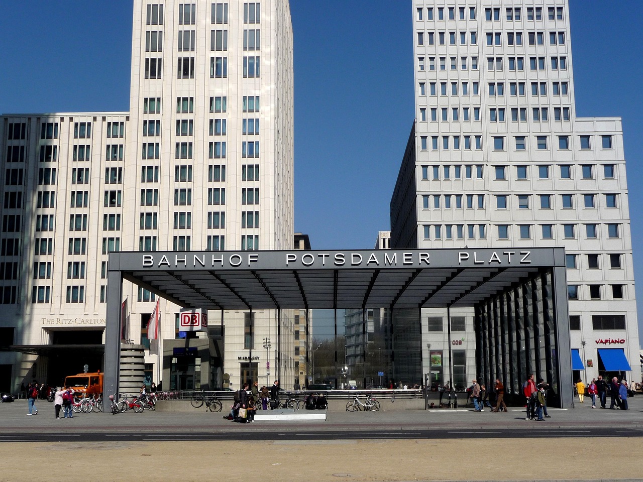 葛店奧特萊斯最新實(shí)景，時(shí)尚活力交匯之地，領(lǐng)略最新風(fēng)采！