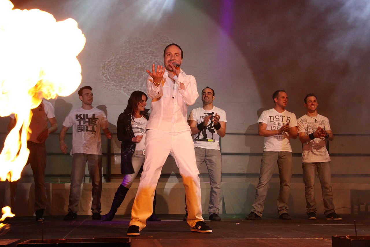 聚焦當(dāng)下，20歲左右的男明星風(fēng)采大展